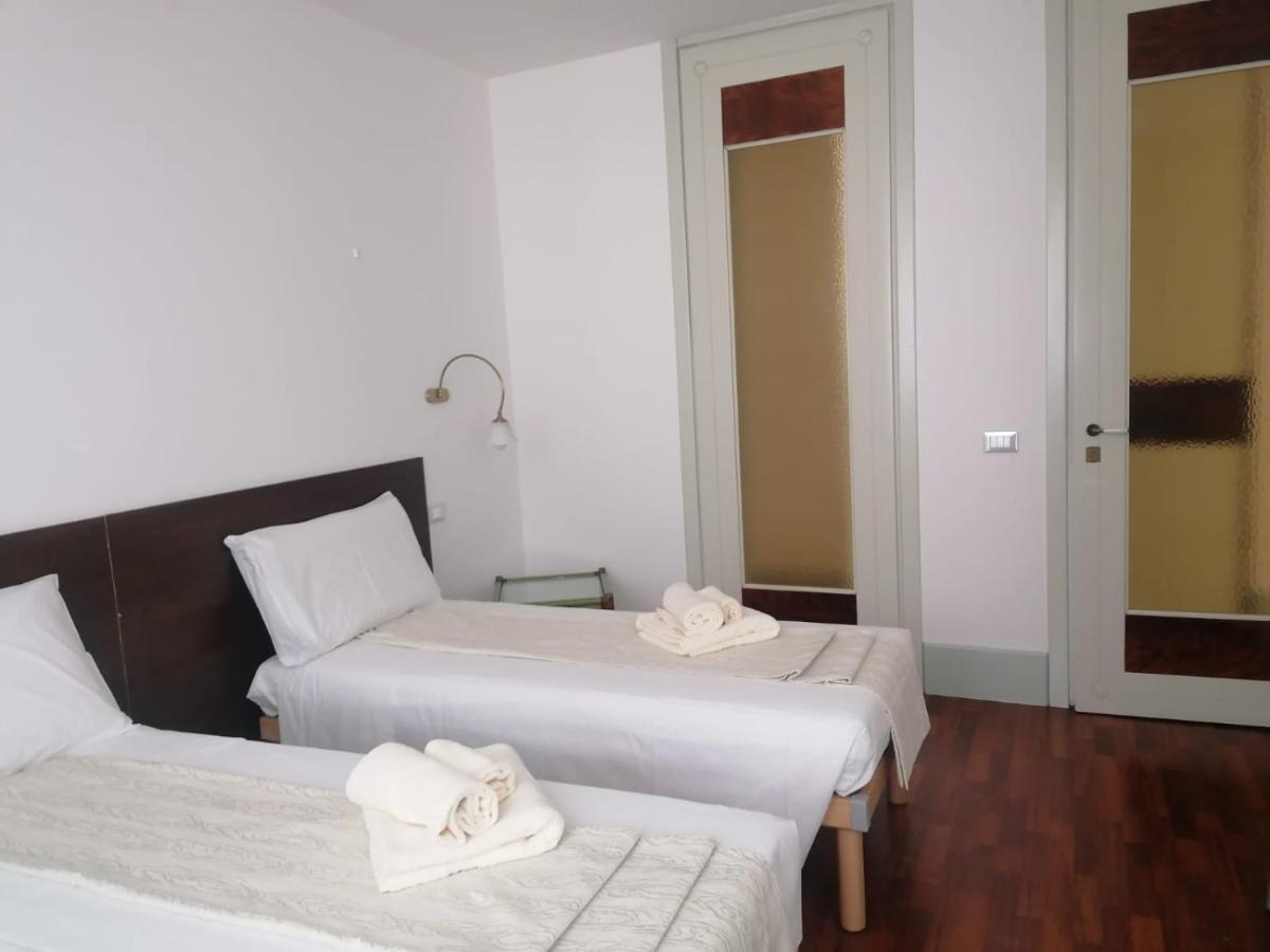 Le Finestre Sugli Ulivi Lejlighed Desenzano del Garda Eksteriør billede